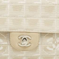 مملوكة مسبقًا Chanel East West Beige Chocolate Bar Quilted Nylon Flap Bag
