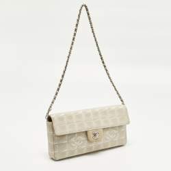 مملوكة مسبقًا Chanel East West Beige Chocolate Bar Quilted Nylon Flap Bag