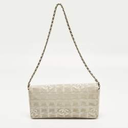 مملوكة مسبقًا Chanel East West Beige Chocolate Bar Quilted Nylon Flap Bag