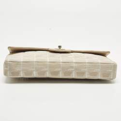 مملوكة مسبقًا Chanel East West Beige Chocolate Bar Quilted Nylon Flap Bag