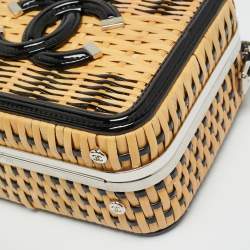 مملوكة مسبقًا حقيبة كتف شانيل CC فانتي صغيرة بيج/أسود راتان وبرنيق جلدية