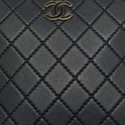 Pre Owned Chanel Travel Kit Black Quilted Leather Vanity Case Bag
