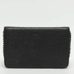 مملوكة مسبقًا Chanel WOC Black Camellia Embossed Leather Clutch Bag