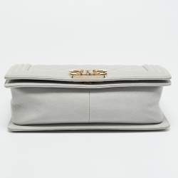 Pre Owned حقيبة شانيل بوي متوسطة رمادية مبطنة جلد كافيار مع قلاب