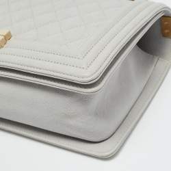 Pre Owned حقيبة شانيل بوي متوسطة رمادية مبطنة جلد كافيار مع قلاب