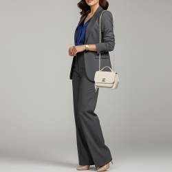 Pre Owned حقيبة شانيل بيزنس أفينيتي كافيار كريم صغيرة بغطاء جلدي