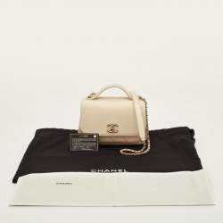 Pre Owned حقيبة شانيل بيزنس أفينيتي كافيار كريم صغيرة بغطاء جلدي