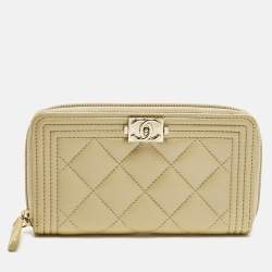 مملوكة مسبقًا Chanel Boy Gold Quilted Leather Zip Coin Purse