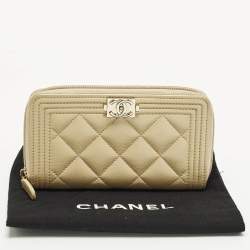 مملوكة مسبقًا Chanel Boy Gold Quilted Leather Zip Coin Purse