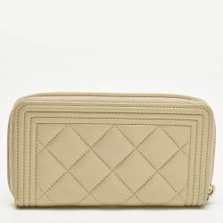 مملوكة مسبق ًا Chanel Boy Gold Quilted Leather Zip Coin Purse