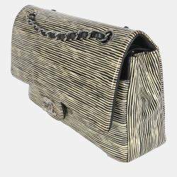 Pre Owned حقيبة شانيل كلاسيكية مزدوجة مبتكرة مخططة بالأبيض والأسود حجم متوسط