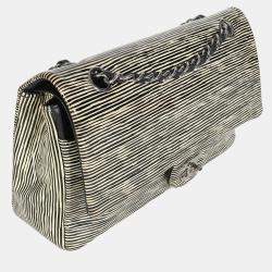 Pre Owned حقيبة شانيل كلاسيكية مزدوجة مبتكرة مخططة بالأبيض والأسود حجم متوسط