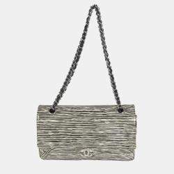 Pre Owned حقيبة شانيل كلاسيكية مزدوجة مبتكرة مخططة بالأبيض والأسود حجم متوسط