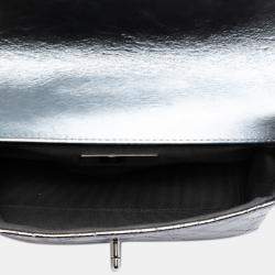 مملوكة مسبقًا حقيبة بقلاب شانيل ماسكة خاتم جلد عجل فضي معدني صغير مبطن