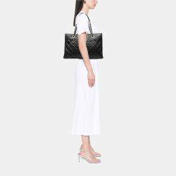 مملوكة مسبقًا Chanel Black CC Crinkled Calfskin Chain Shopping Tote