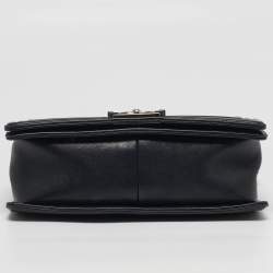 Pre Owned حقيبة بوي شانيـل قـلاب جلـد مبطن ميديوم كافيـار سوداء