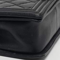 Pre Owned حقيبة بوي شانيـل قـلاب جلـد مبطن ميديوم كافيـار سوداء