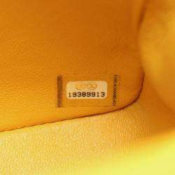 مملوكة مسبقًا حقيبة شانيل صفراء صغيرة ماتلاسيه كتف جلد حملان