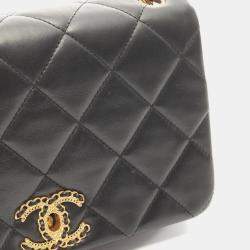 مملوكة مسبقًا Chanel Chanel19 Shoulder Bag Lambskin Leather Black
