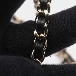 Pre Owned حقيبة كتف شانيل ماتالاسيه من جلد الحمل باللونين الأسود والأبيض