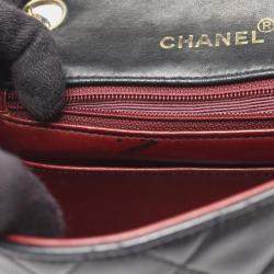 مملوكة مسبقًا Chanel Mini Matelasse Shoulder Bag Lambskin Leather Black
