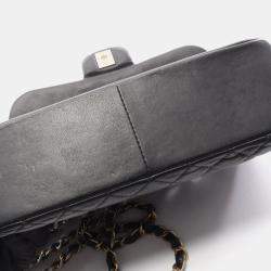 Pre Owned حقيبة شانيل سوداء ماتلاسي جلد الخراف المخملي على الكتف