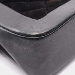 Pre Owned حقيبة شانيل سوداء ماتلاسي جلد الخراف المخملي على الكتف