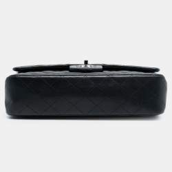 Pre Owned حقيبة شانيل كلاسيكية متوسطة جلد حمل سوداء بفلاف مزدوجة