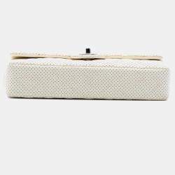 Pre Owned حقيبة شانييل فلاب شرق غرب جلد حمل مثقوب كلاسيكي أبيض