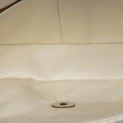 Pre Owned حقيبة شانييل فلاب شرق غرب جلد حمل مثقوب كلاسيكي أبيض