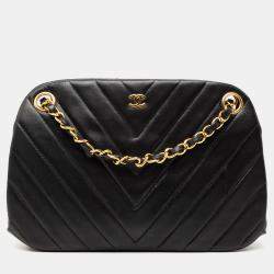 مملوكة مسبقًا Chanel Black CC Chevron Quilted Lambskin Kiss Lock Shoulder Bag
