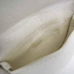 مملوكة مسبقًا Chanel Matelasse Chain Shoulder Coin Purse Leather Chain/Shoulder Wallet Pearl White