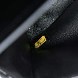 Pre Owned شنيل كلاسيك متوسطة ثلاثية الألوان شيرلينج بجيب مزدوجة سوداء