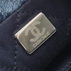 مملوكة مسبقًا حقيبة كتف شانيل 22 صغيرة جينز وجلد أزرق