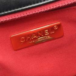 مملوكة مسبقًا حقيبة كتف شانيل 19 ديزنوف ماتلاس جلد خروف لون أسود