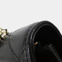 مملوكة مسبقًا محفظة تشانيل جلد أسود مع سلسلة