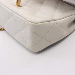 مملوكة مسبقًا Chanel Matelasse Shoulder Bag In Calfskin Leather White