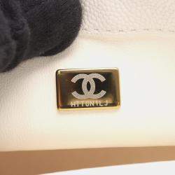 مملوكة مسبقًا Chanel Matelasse Shoulder Bag In Calfskin Leather White