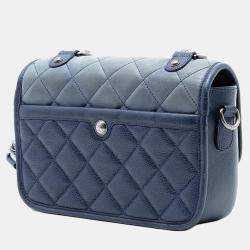 Pre Owned شANEL حقيبة فلاب زرقاء صغيرة من جلد العجل والكافيار المرصوف القزحي للاستخدام اليومي