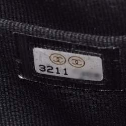 مملوكة مسبقًا حقيبة يد شانيل بقلاب بمقبض علوي من الجلد المبطن صغيرة جداً سوداء