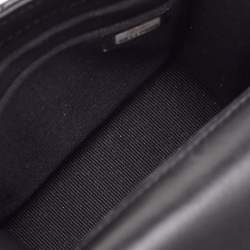 مملوكة مسبقًا حقيبة يد شانيل بقلاب بمقبض علوي من الجلد المبطن صغيرة جداً سوداء