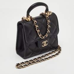 مملوكة مسبقًا حقيبة يد شانيل بقلاب بمقبض علوي من الجلد المبطن صغيرة جداً سوداء