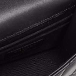 مملوكة مسبقًا حقيبة يد شانيل بقلاب بمقبض علوي من الجلد المبطن صغيرة جداً سوداء