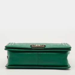 مملوكة مسبقًا حقيبة شانيل قلاب متوسطة جلد مبطن معدني أخضر
