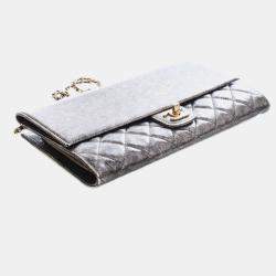 Pre Owned حقيبة كلاتش سلسلة شانيل فضي متشقق جلد العجل قارورة شانيل رمادي