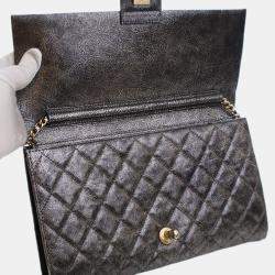 Pre Owned حقيبة كلاتش سلسلة شانيل فضي متشقق جلد العجل قارورة شانيل رمادي