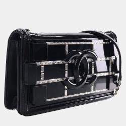 مملوكة مسبقًا حقيبة شانيل بلاك لامع كريستال أكريليك زخرفي فلاب أفقي بوي بريك