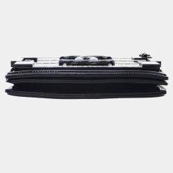 مملوكة مسبقًا حقيبة شانيل بلاك لامع كريستال أكريليك زخرفي فلاب أفقي بوي بريك