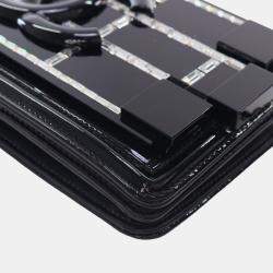 مملوكة مسبقًا حقيبة شانيل بلاك لامع كريستال أكريليك زخرفي فلاب أفقي بوي بريك