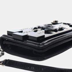 مملوكة مسبقًا حقيبة شانيل بلاك لامع كريستال أكريليك زخرفي فلاب أفقي بوي بريك